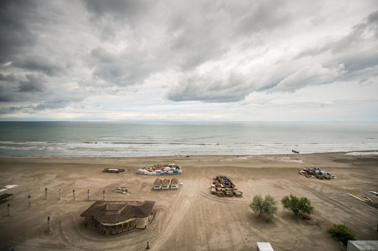 Luxury Promenada Apartment - Frontal Beachfront Mamaia Nord Navodari Luaran gambar