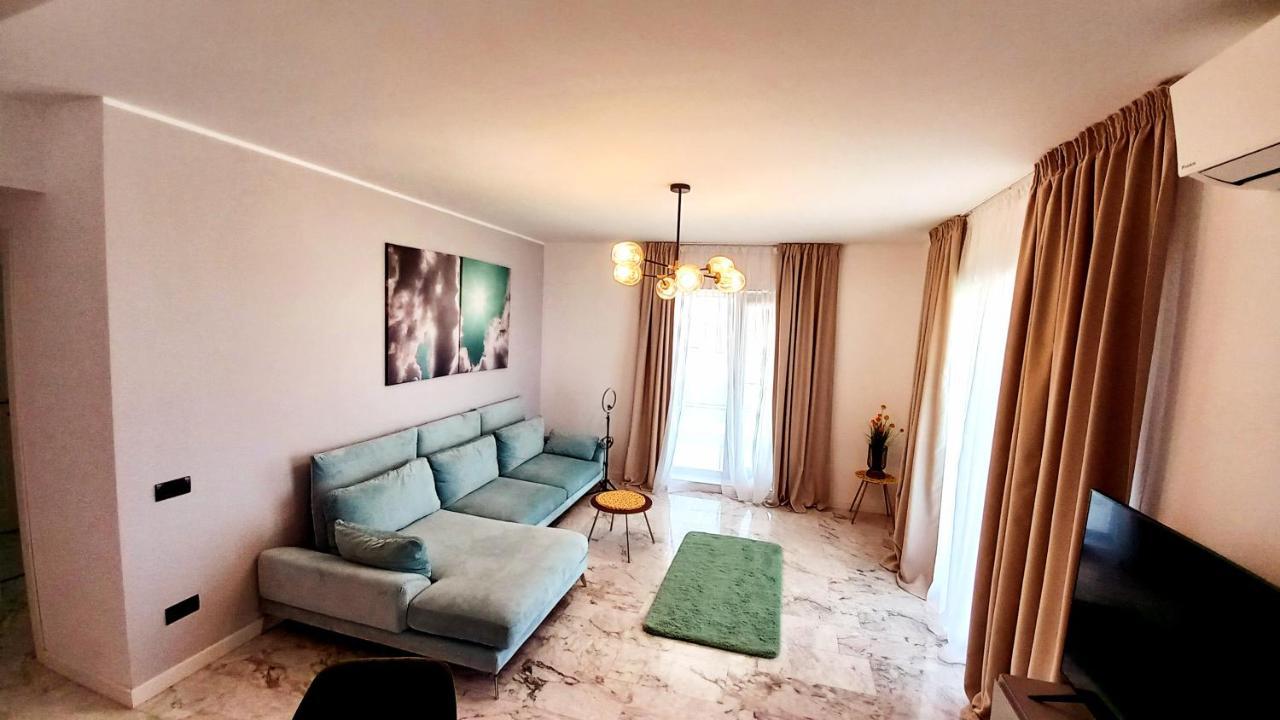 Luxury Promenada Apartment - Frontal Beachfront Mamaia Nord Navodari Luaran gambar